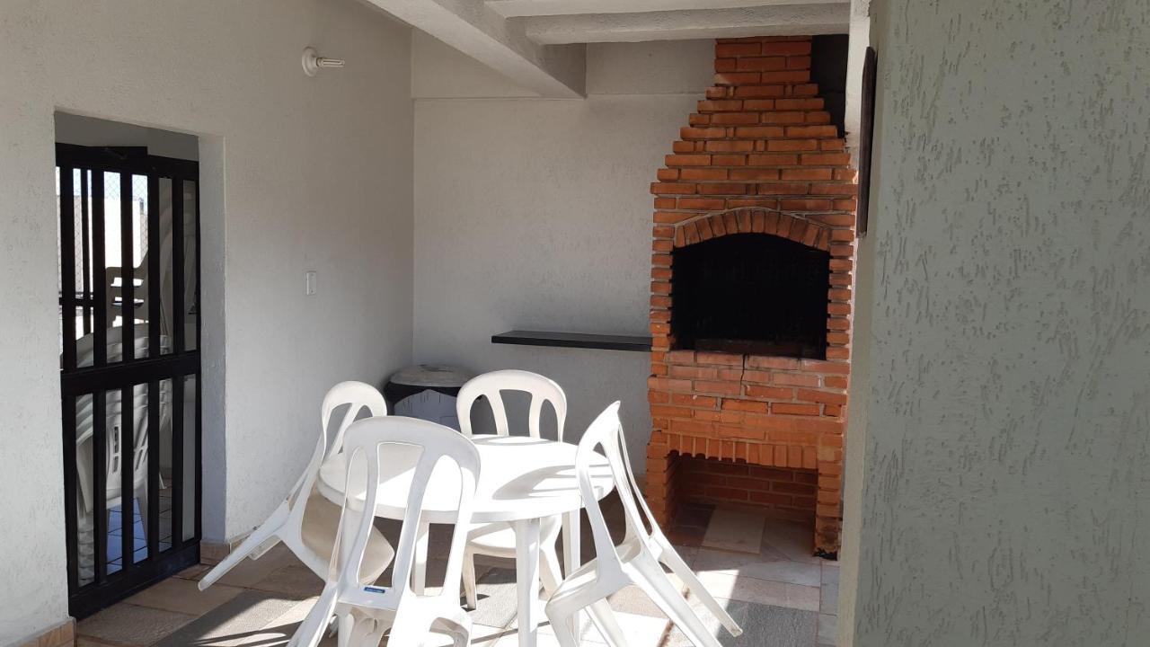 Praia Guarujá: Beachside Retreat with Pool and Flexible Check-in Exterior photo